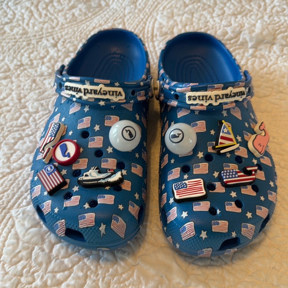 Vineyard Vines x CROCS Sz women’s 9 4th of July